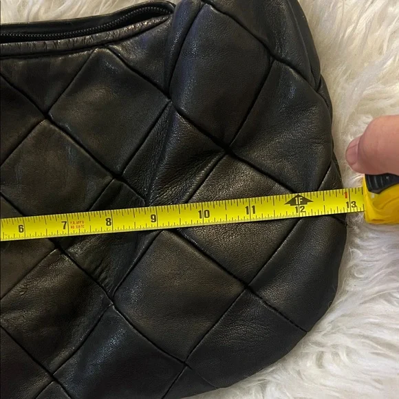 Elegant Black Quilted leather Women's Bag - Picture 4 of 5